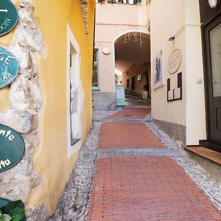 Casa Della Nonna Teresa Apartment Бордихера Екстериор снимка